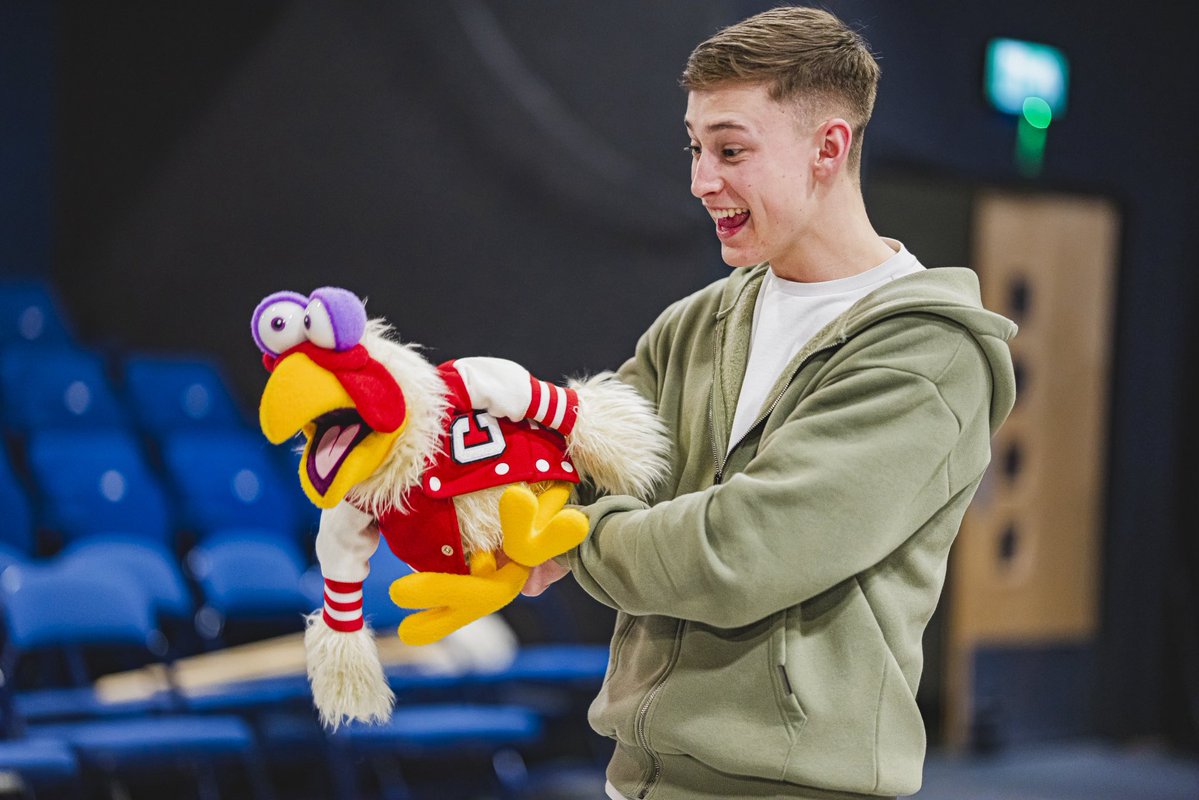 mrgproductions's tweet image. From Script to Stage… A Behind-the-Scenes look in the Rehearsal Room of Peter Pan.

Thursday, 2 April to Saturday, 4 April 2026
@SwanseaGrand 

Book Now: swanseagrand.co.uk/PeterPan

Photographer: Kirsten McTernan

#peterpan #awfullybigadventure #swanseagrandtheatre