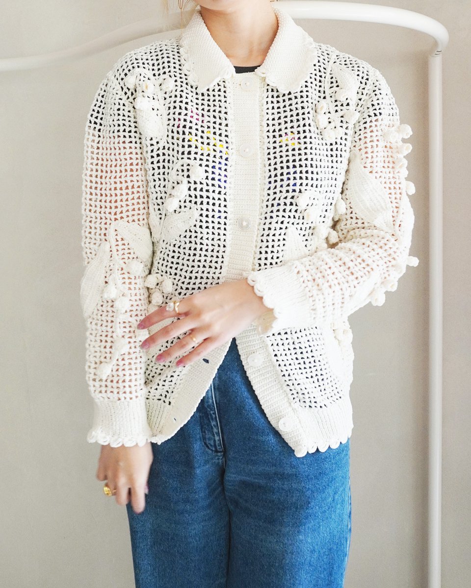 着用画像はこんな感じ💐

ほら、全身にすずらんが咲くのだっ

ぷわぷわ立体的なすずらんが可愛いんだっ💐

Lily of the Valley Hand-knit Cardigan
qqnsrobe.com/products/26120…