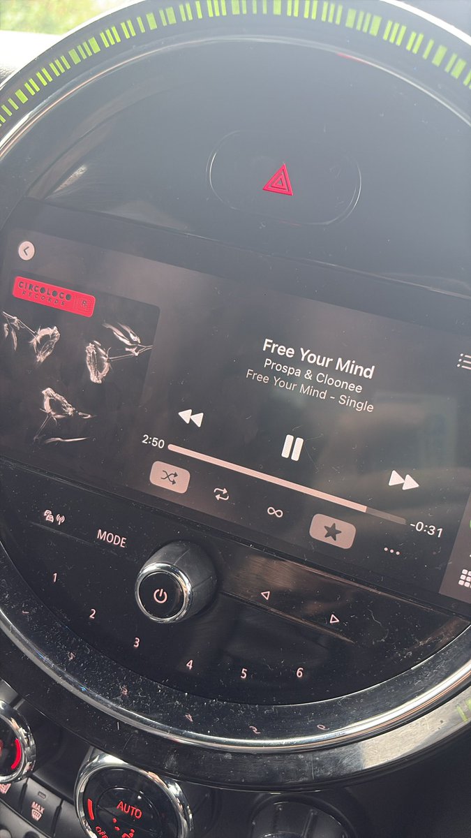 masonjamesk's tweet photo. Only way to start the morning @Clooneeuk 🤝 https://t.co/CmE3Een14q