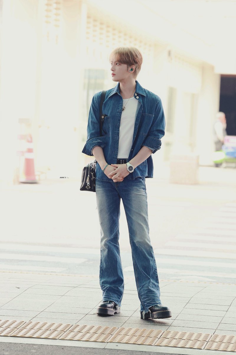 IamU_JJ's tweet photo. 진짜 김재중 피지컬 미쳤어(P)
매번 길쭉한 다리길이에 감탄을 금치못해.....༼ ༎ຶ ෴ ༎ຶ༽👍🏻 https://t.co/814dMJnseK