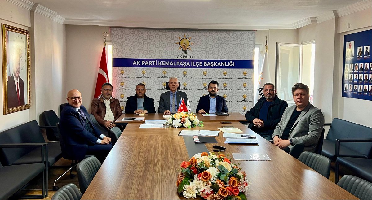 Yerel Yönetimler Bölge Başkanımız Sn. Yusuf Demircioğlu’nun katılımı ile İlçe Başkanımız Sn. <a href="/drmetinyasar1/">Metin Yaşar</a> başkanlığında İlçe Denetim Komisyonu toplantımızı gerçekleştirdik.
Hayırlara vesile olsun.
<a href="/akpartiizmir/">AK Parti İzmir</a>