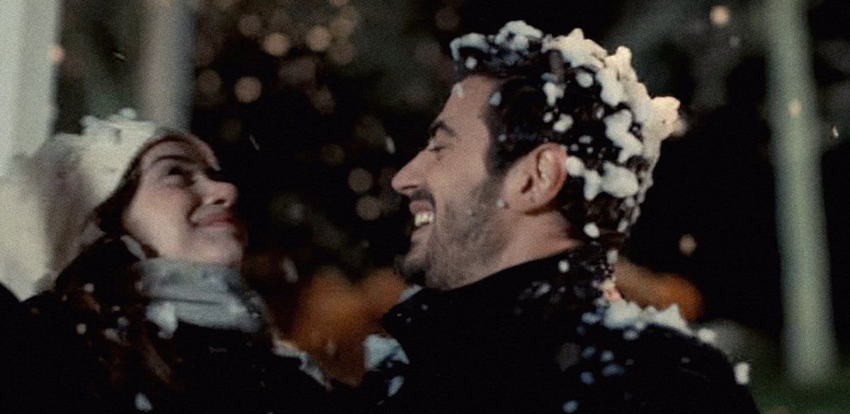 "bunu daha sık yapmalısın."
"neyi?.."
"böyle neşeyle gülmeyi.."🖤
çünkü sen yanımdasın..🥹🎞