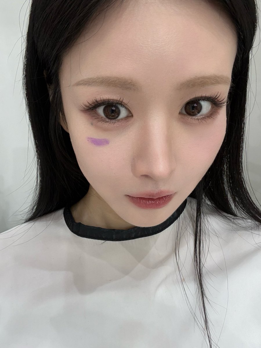 _mnmnwewe's tweet photo. ブルベすぎておもろい。紫塗ったらこれ➡️になる https://t.co/PStNrlCspy