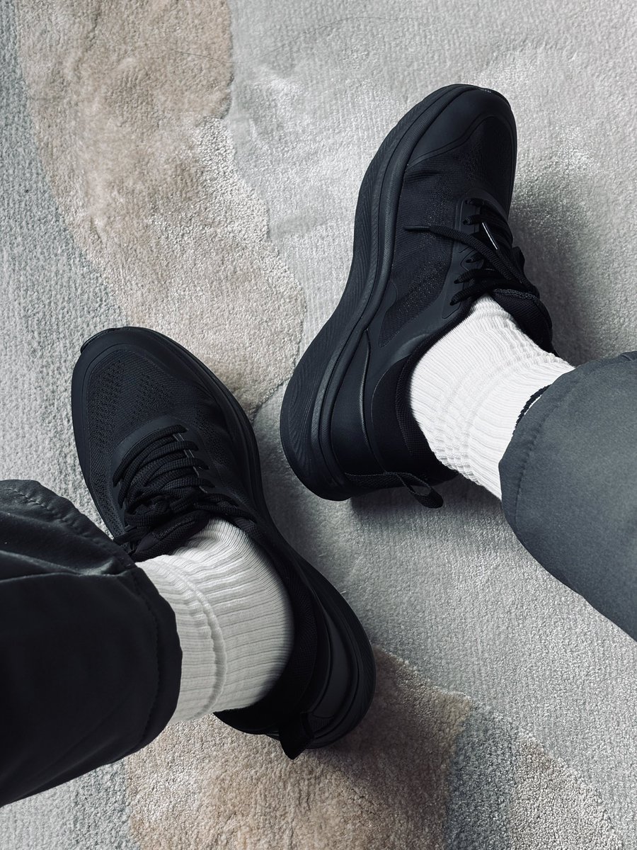 simon_socks tweet media