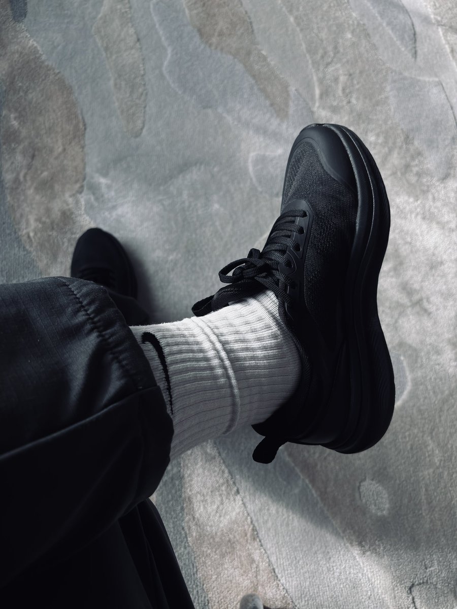 simon_socks tweet media