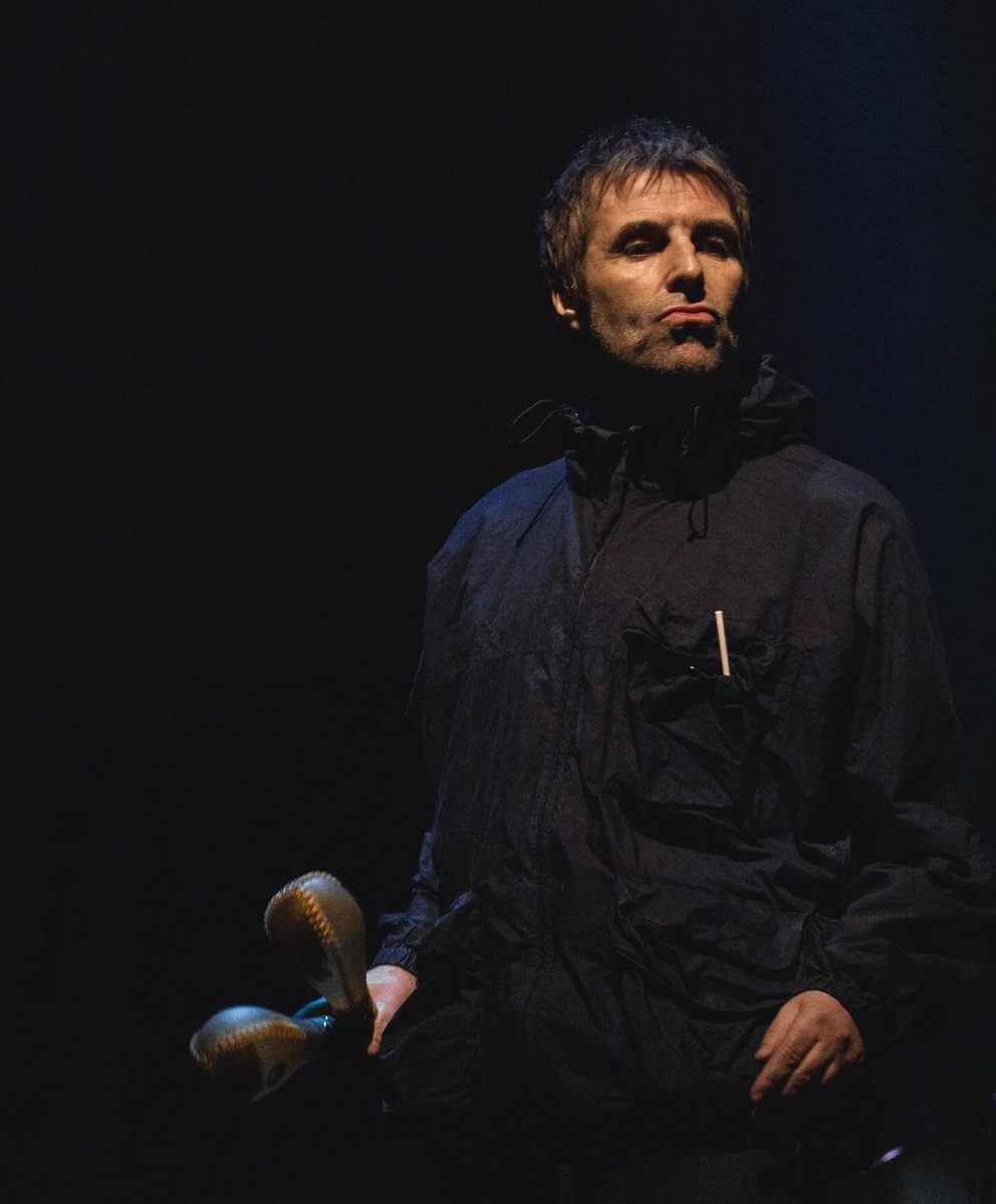 marti🦇lili's wife🤍 saw oasis!! tweet media