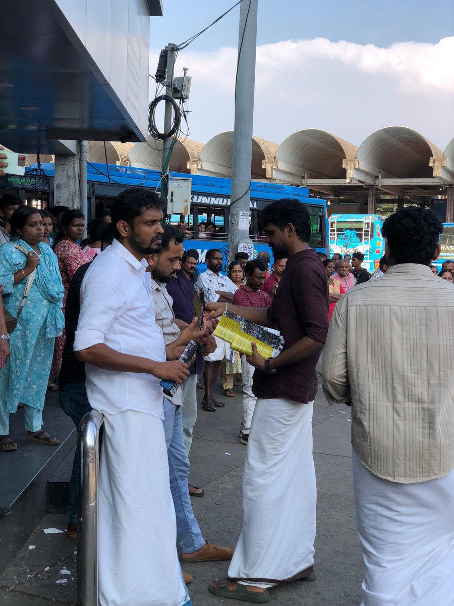 KeralaABVP's tweet photo. NATION FIRST, VOTING MUST..
എബിവിപി കോഴിക്കോട് ജില്ലാ സമിതി നഗരത്തിന്റെ വിവിധ ഭാഗങ്ങളിലായി നടത്തിയ വോട്ടർ ബോധവൽക്കരണ ക്യാംപെയ്ൻ. സംസ്ഥാന ജോയിന്റ് സെക്രട്ടറി കെ ടി അതുൽദാസ് നേതൃത്വം നൽകി..
#Nationfirstvotingmust
#ABVPKerala https://t.co/17XfvUfmhF