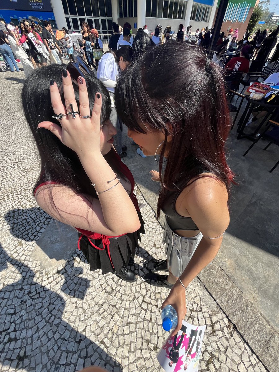 ella seem pretty sad ★ tweet media