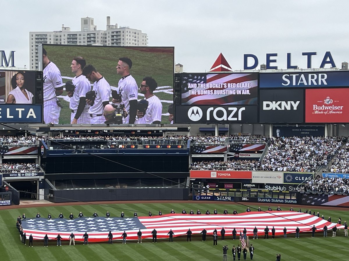 winsjuliet's tweet image. Flag unfurled for @Yankees #OpeningDay ⁦@1010WINS⁩