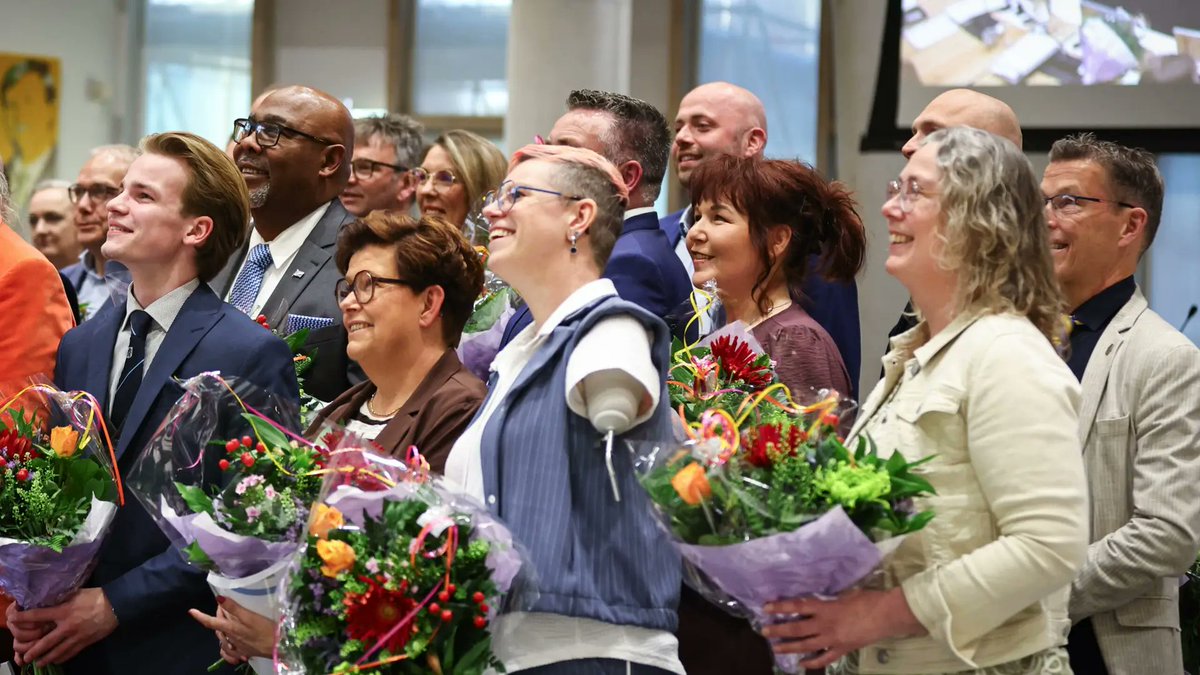 Doen22hdb's tweet photo. Afgelopen woensdag is onze fractie geïnstalleerd! https://t.co/lzDPd6e1PL #DoenWatNodigIs https://t.co/Yy3zfeUsky
