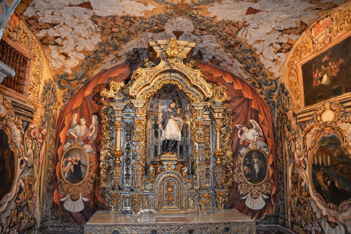 Badajoz875's tweet photo. Una de las preciosas joyas patrimoniales que guarda nuestro casco histórico es el convento de las Carmelitas (SXVIII) en días como hoy Viernes Santo podemos disfrutar de su maravillosa capilla durante muchas horas #Badajoz https://t.co/yBRmoRtmb2
