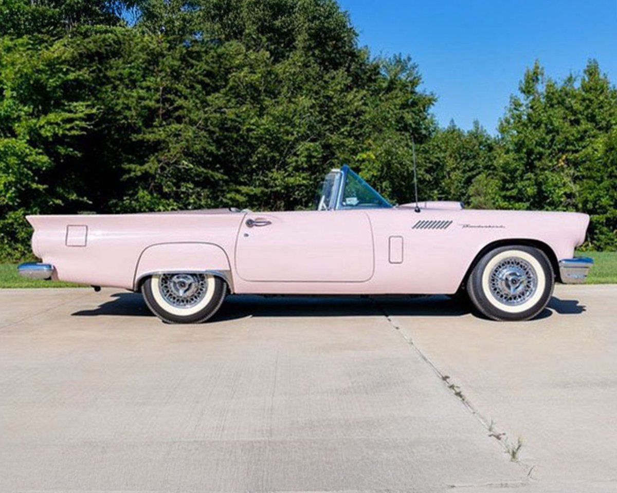 Barrett_Jackson's tweet image. '@KyleBusch and wife @SamanthaBusch are scheduled to be on the auction block when two memorable vehicles once part of their collection sell with No Reserve — a custom 1956 @chevrolet #BelAir &amp;amp; a 1957 @Ford #Thunderbird at the 2026 #PalmBeach Auction

More: bit.ly/PB26TW-NascarS…