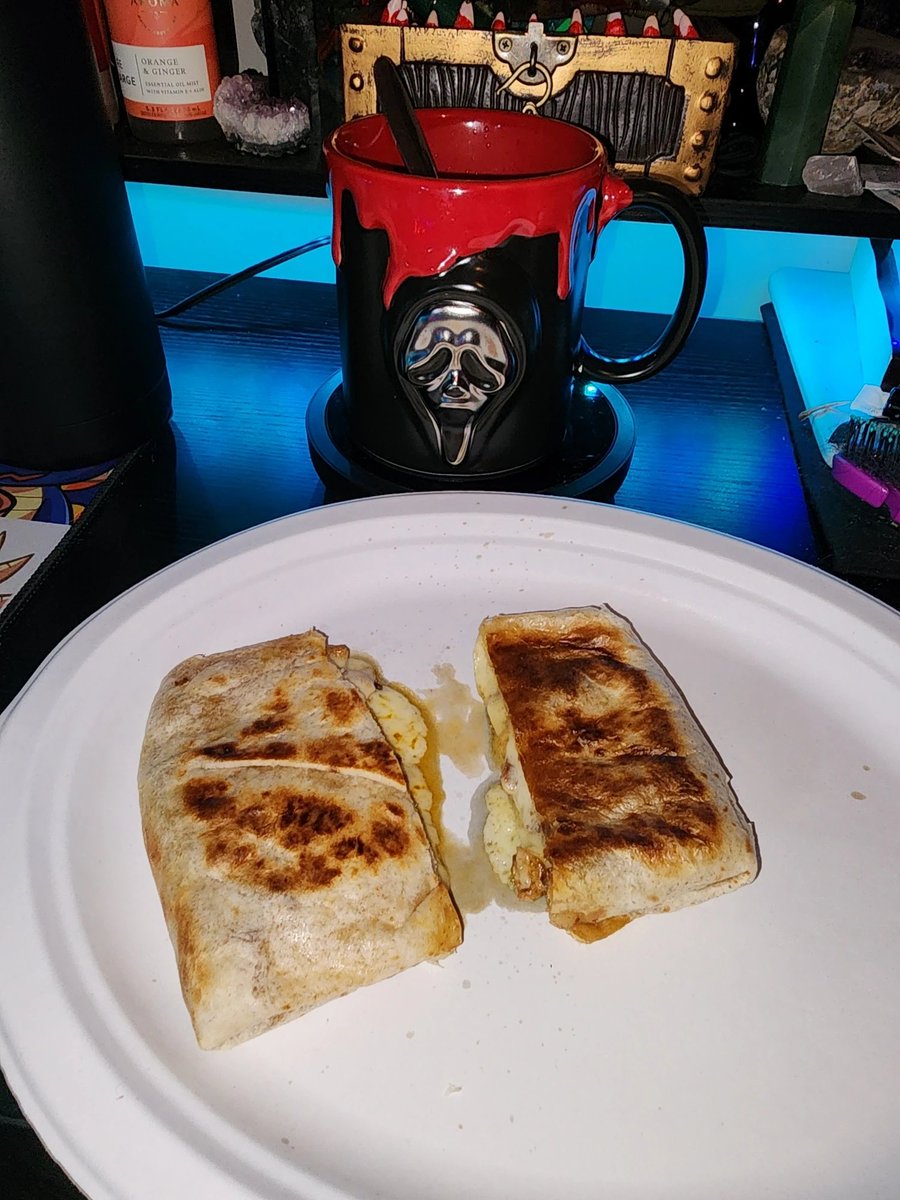 Starting the day out right with coffee and a left over quesadilla from Chipotle! Open lobbies in 2 hrs on twitch!