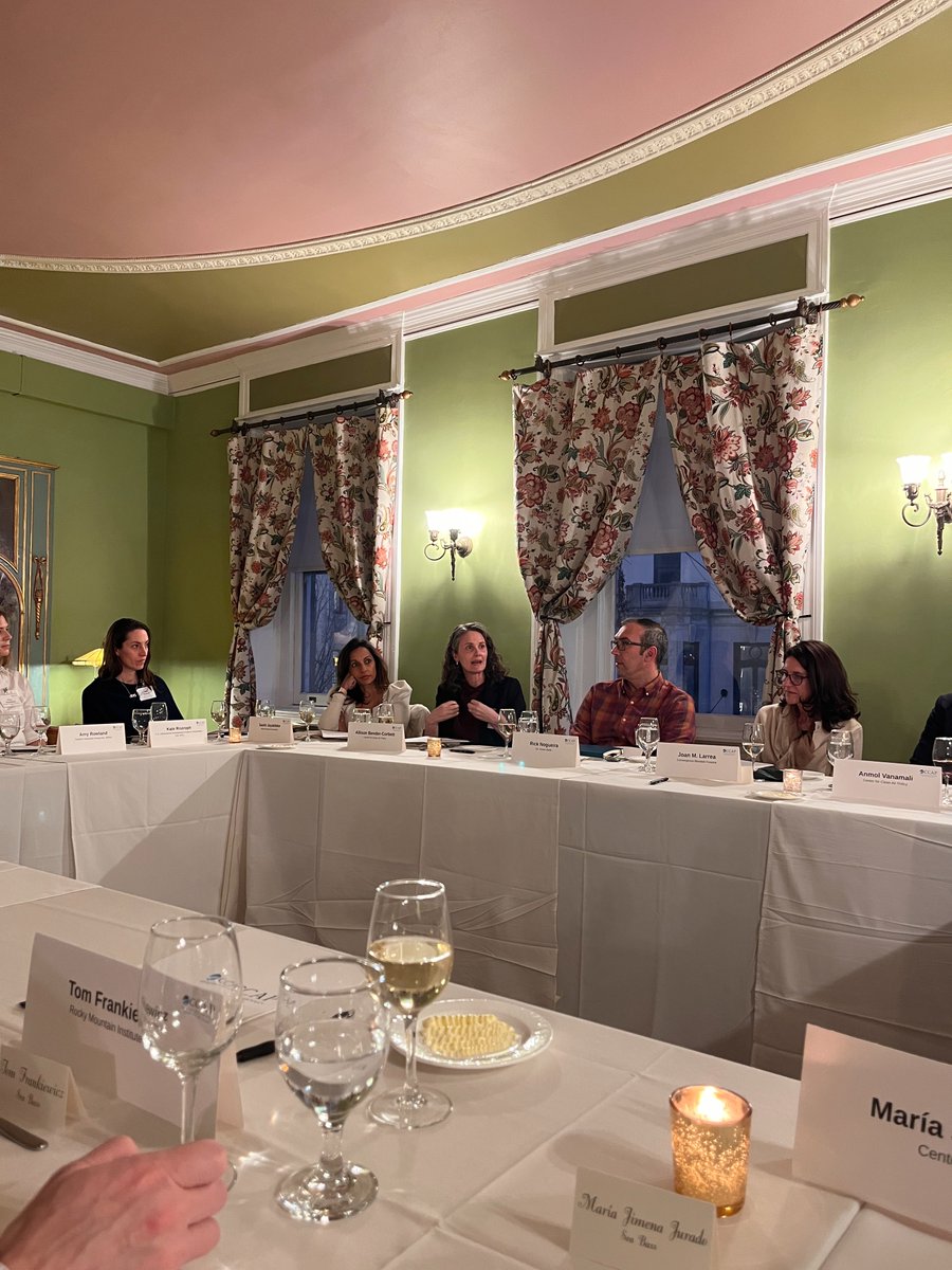 CCAPolicy's tweet image. 🌱 In Washington, DC, #CCAP convened a policy dinner with funders to explore the #ClimateFinance gap slowing scalable #waste solutions to reduce #methane.

Part of ongoing work under @RecycOrganics &amp;amp; @environmentca! 

Recent "RO Insights Report" 👇

 ccap.org/post/report-im…