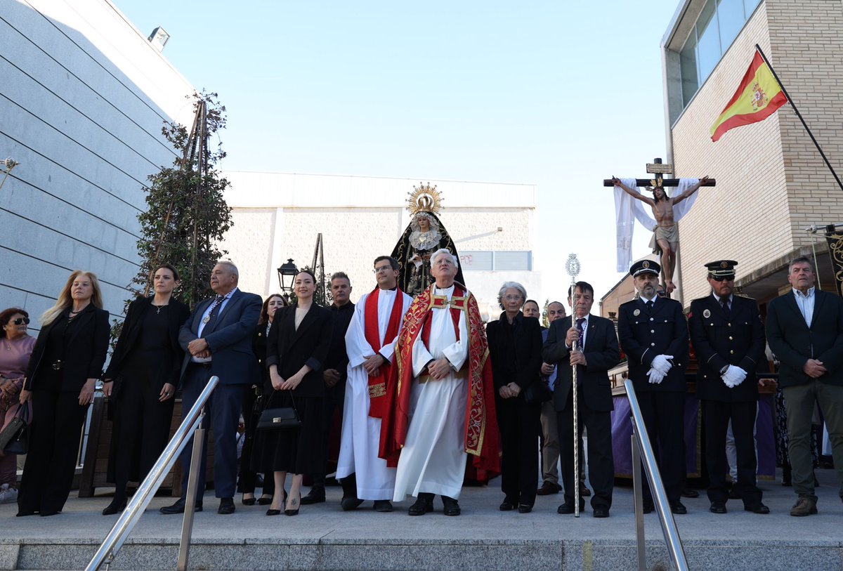Arroyomolinos's tweet photo. 🕯️Las calles se llenan de fe con la procesión del Santísimo Cristo de la Salud y Nuestra Señora de los Dolores. 

Un momento para sentir, acompañar y vivir nuestra tradición. #ViernesSanto https://t.co/CgR6IFKFYQ