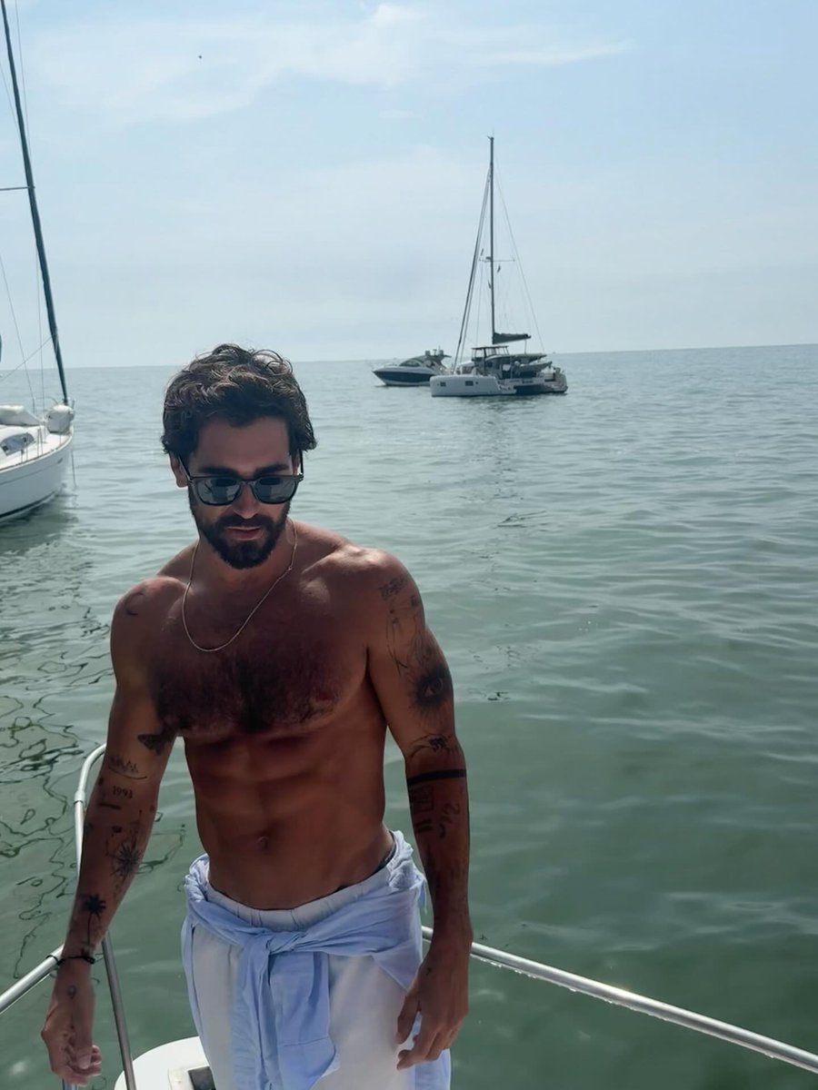 Alejandro tweet media