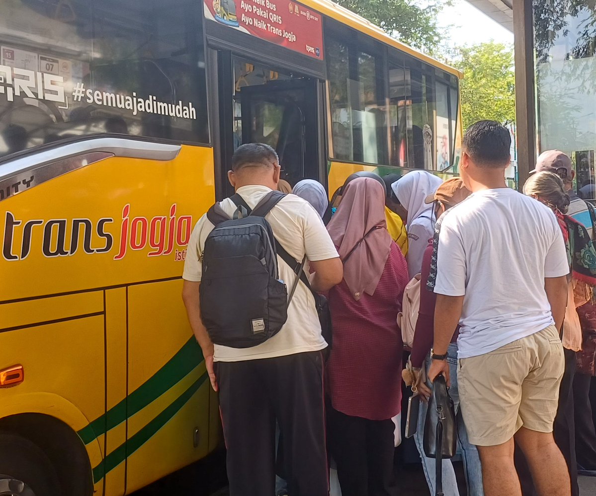 Adrian (new Metro95_) tweet media