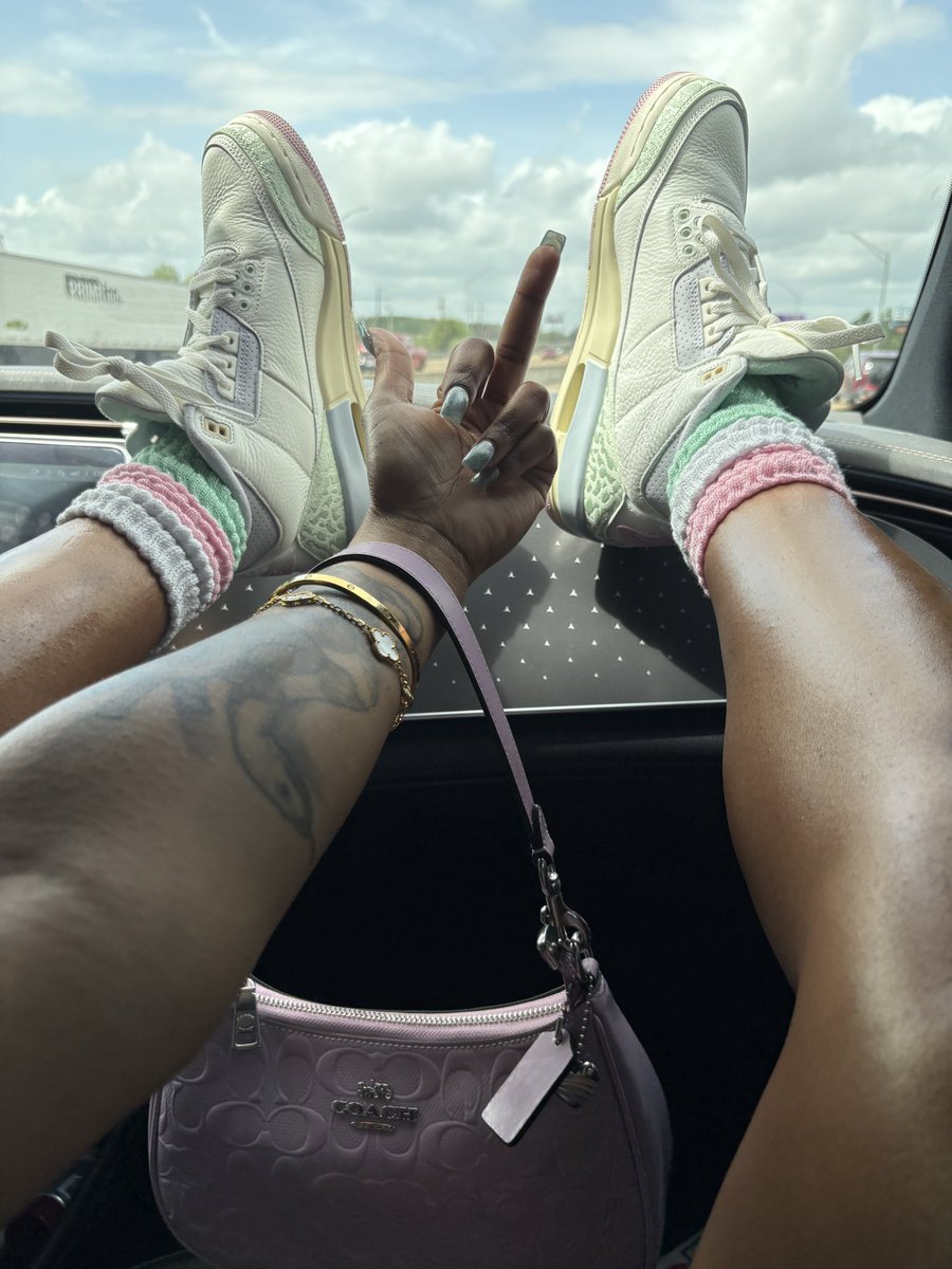 Findom 👑 MRSFEEDME 🐍 here to RUIN your WALLET tweet media