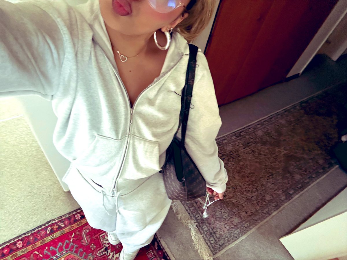 sky .ᐟ tweet media