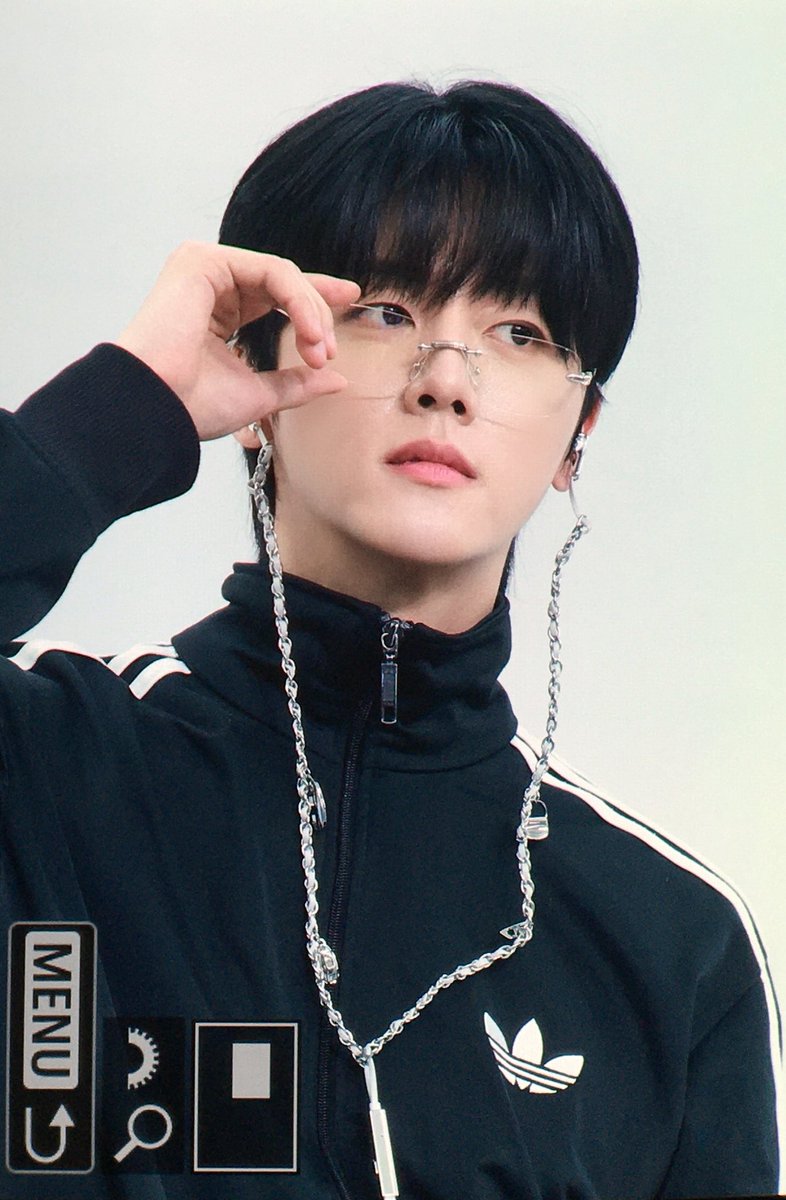 ShineB_1123's tweet photo. 260403 #SF9 #영빈 #YOUNGBIN #ヨンビン @SF9official 

ㄷㄷ 초미남 https://t.co/FlkJ6HlGAk
