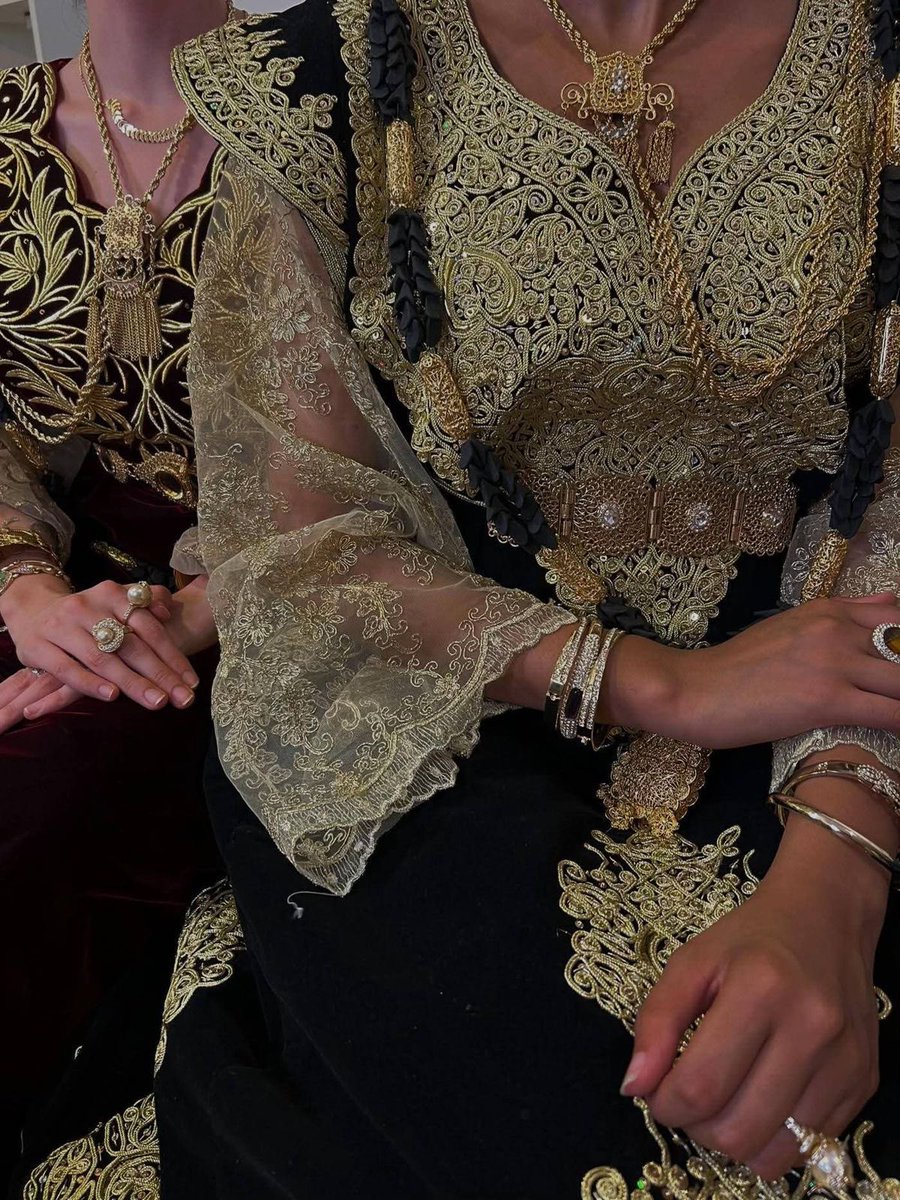 Sisjekdb tweet media