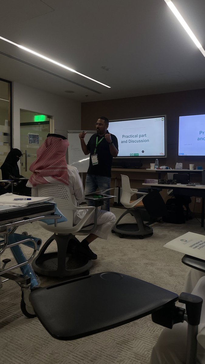 Na11liil's tweet photo. Grateful to have attended the Medical Taping workshop. 
Many thanks to Dr. Maher for the expert guidance and the practical insights provided ✨

#الطب_الرياضي https://t.co/LTHkjdGB4U