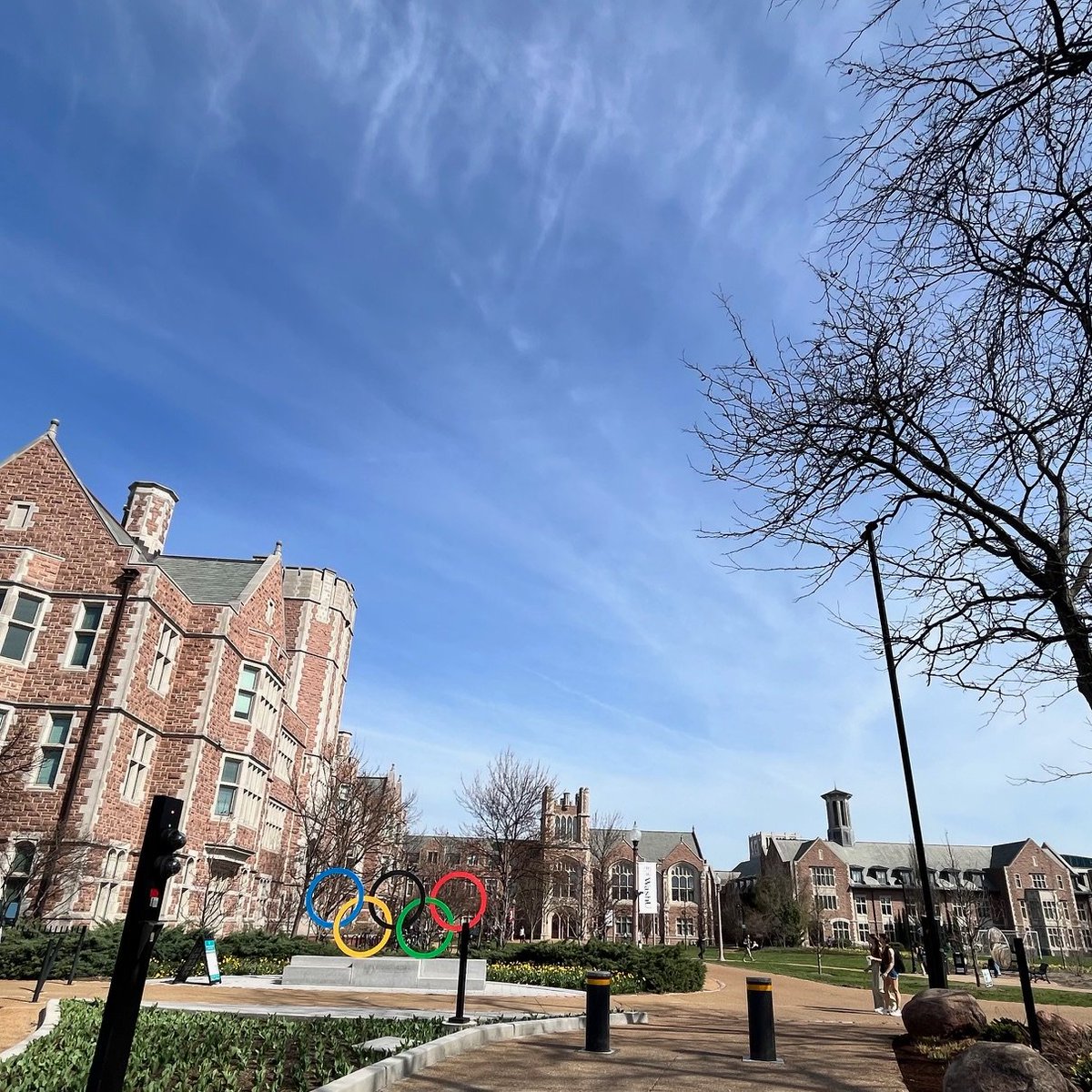 WRACollege's tweet image. Thinking about Washington University in St. Louis? A collaborative vibe, and top-tier programs across business, engineering, pre-med &amp;amp; more. WashU looks for students who are curious, engaged, and ready to take initiative. #collegeadmission #Missouri #LearnMore