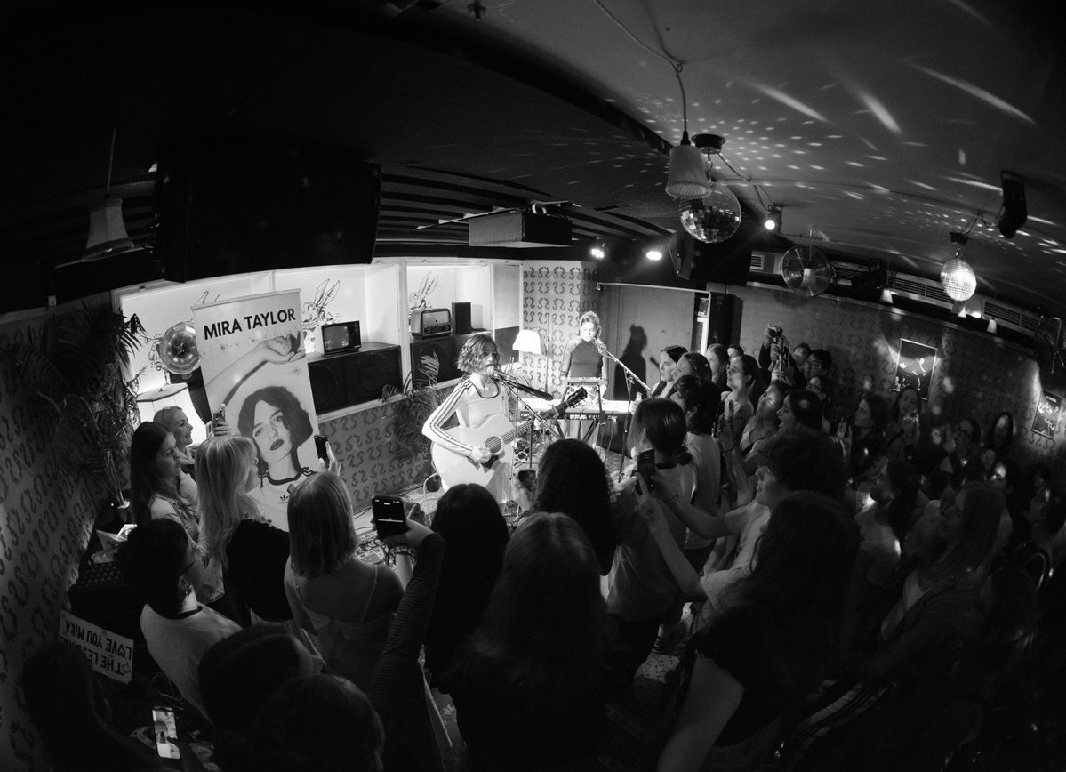 Mira Taylor's little me tweet media