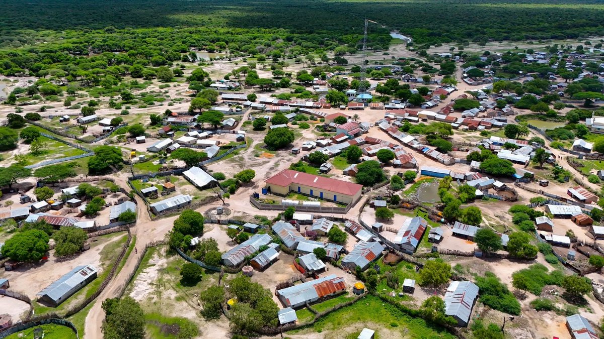 OgadenSoldier's tweet photo. The town of Kulbiyow, in the Badhaadhe district, sits along the border between Jubaland and Kenya. The town and district is home to the Ogaden community, and it is steadily growing and developing. https://t.co/kU6KPUXjtm