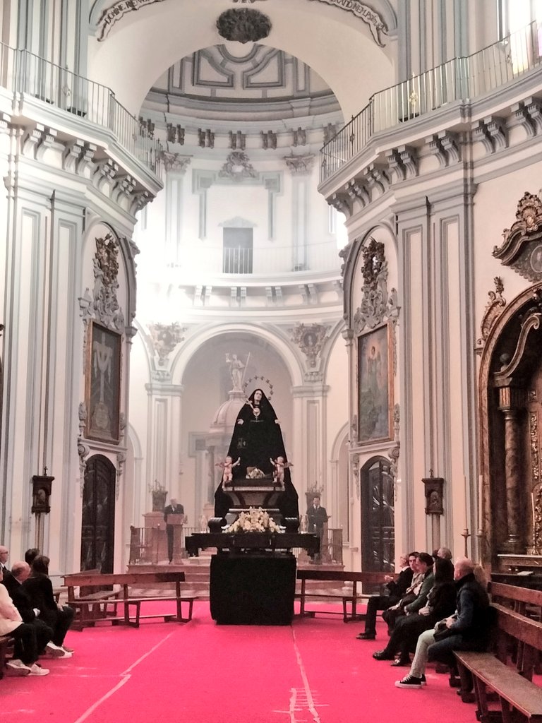 Hantoni00's tweet image. Yo ya he visto a la Jefa del Viernes Santo, vosotros NO

Servitas 🖤🗡️
Málaga - España 
#CofradiasMLG #ViernesSanto 
#Ssanta101tv  #Ffotos