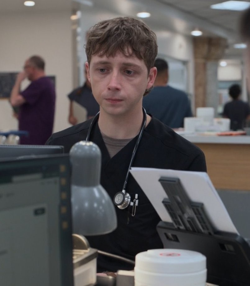 a ✩ santellis ✩ is playing lis 🦋 tweet media