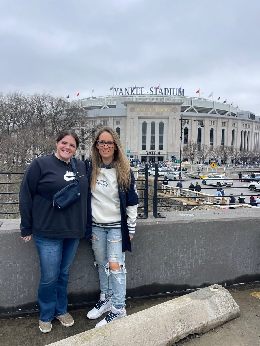 tees32✭ tweet media