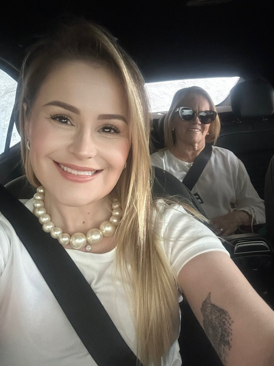 carol oliva 🚩 tweet media