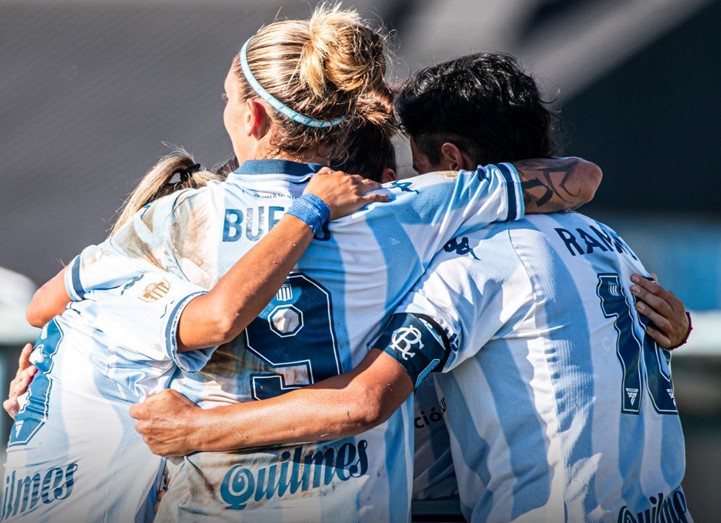 #FutbolFemenino #PrimeraA Racing, River y Banfield en lo más alto 
▶️ zurl.co/dnBcA 

Por <a href="/die_gonzalez10/">Diego Gonzalez</a>