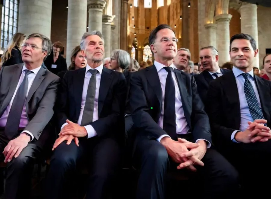 EelcoHoecke's tweet image. Gaan ze nu dan toch eindelijk de fusie van @VVD, @cdavandaag en #D66 aankondigen? #eenpotnat