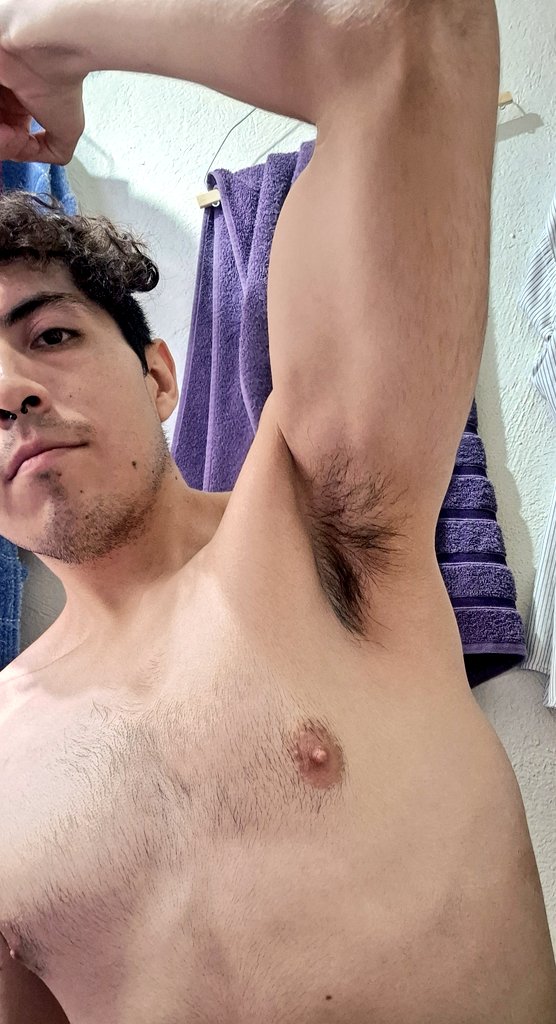 leinadxcr's tweet photo. Se ve poderoso el brazo y de paso enseño la axila 🥵 https://t.co/2lpTemj6ei