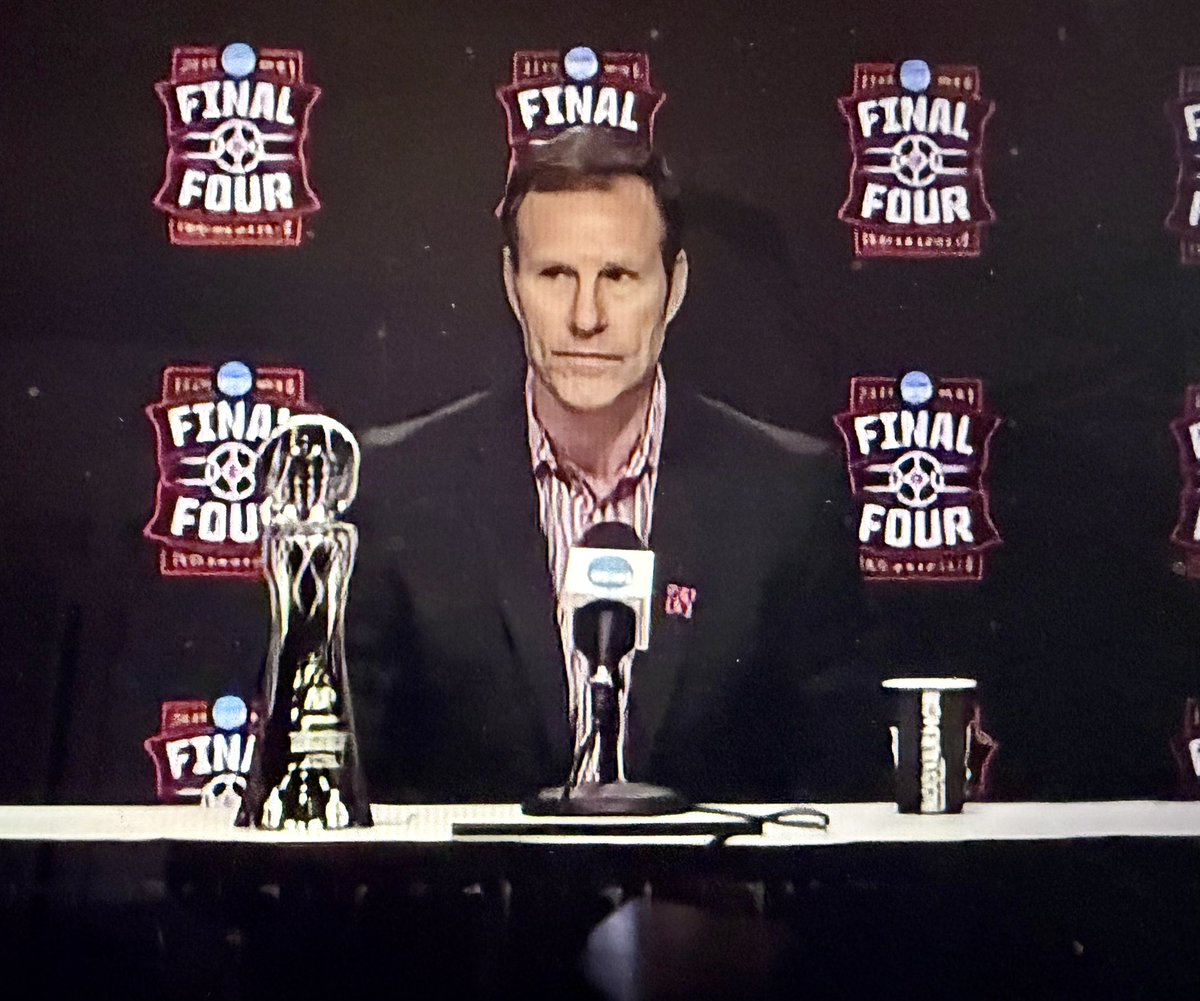 RobinWashut's tweet photo. Fred Hoiberg and his latest hardware 🌽🏀 https://t.co/3H1rvGKwS0