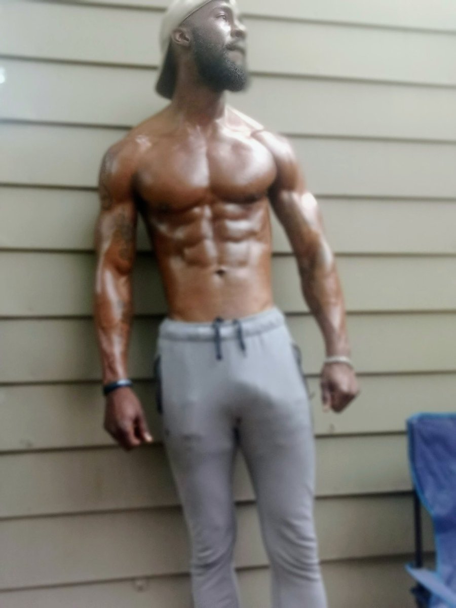 bowenb23king's tweet photo. I put the work in for the results I want. I don’t quit🏋🏾🏋🏾💪🏿 https://t.co/AYZWSGBYB8