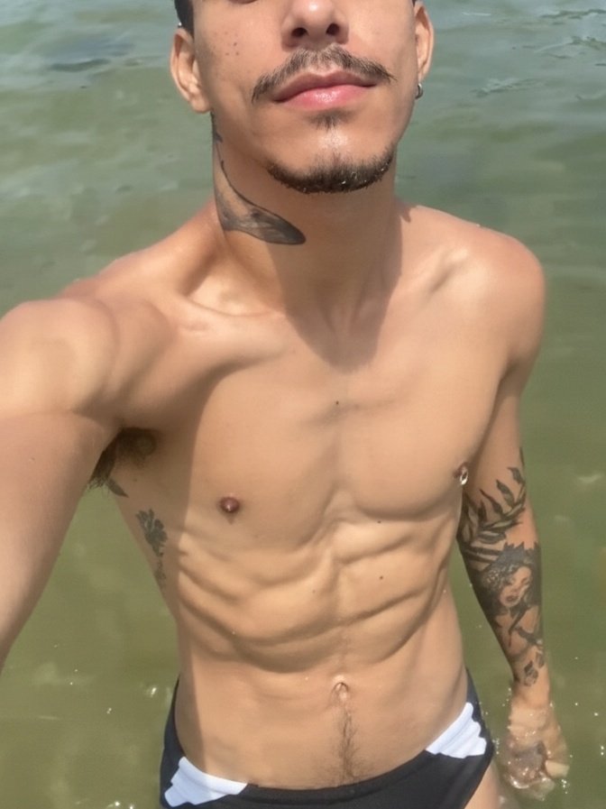 Persephonephone's tweet photo. @gabisapekinh4 Barriguinha 💦 https://t.co/vz9GoKOz60