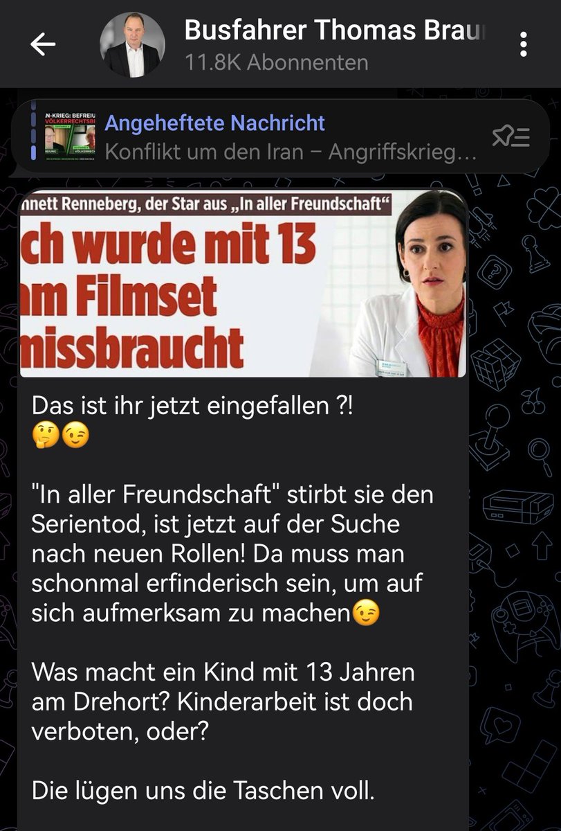 larissa_roesch's tweet photo. Heute ist so ein Tag, an dem der braune Busfahrer #ThomasBrauner beschlossen hat, aller Welt einmal mehr seine Widerwärtigkeit zu präsentieren... 🤮 https://t.co/r099tbRJkd