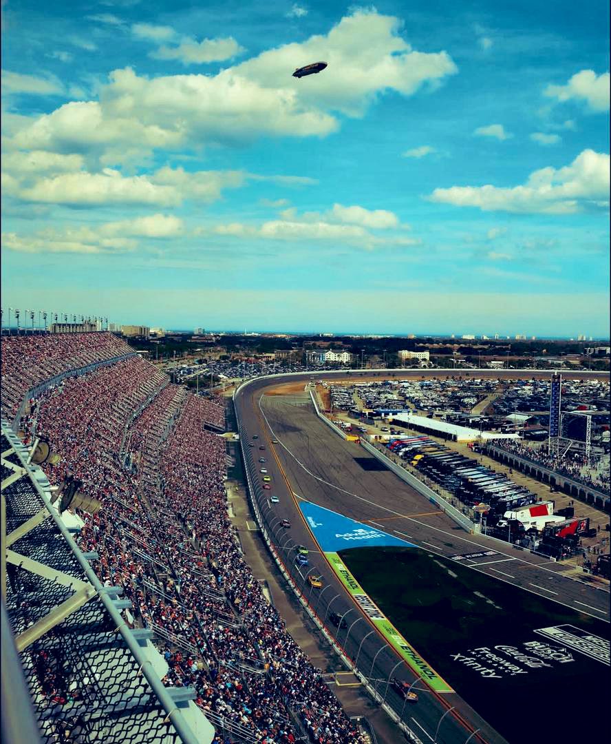 kimlauren63's tweet image. Pure adrenaline in the air 🏁

Nothing beats the energy, the speed, and the roar of the crowd. Moments like this… unforgettable.

Built for speed. Driven by legacy 🇺🇸
Where precision meets passion… every lap tells a story.

#RacingLife #Goodyear #SpeedAndPower