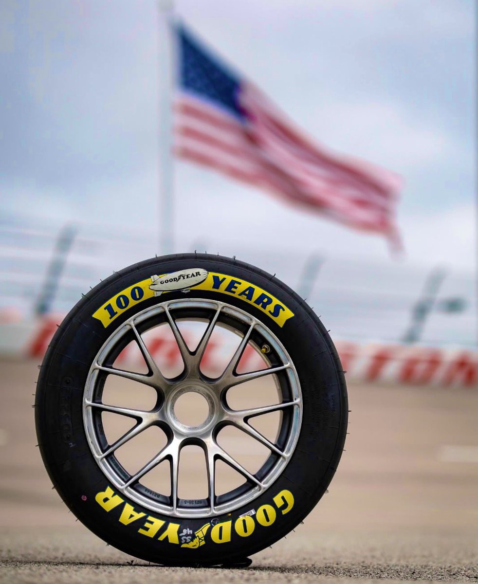 kimlauren63's tweet image. Pure adrenaline in the air 🏁

Nothing beats the energy, the speed, and the roar of the crowd. Moments like this… unforgettable.

Built for speed. Driven by legacy 🇺🇸
Where precision meets passion… every lap tells a story.

#RacingLife #Goodyear #SpeedAndPower