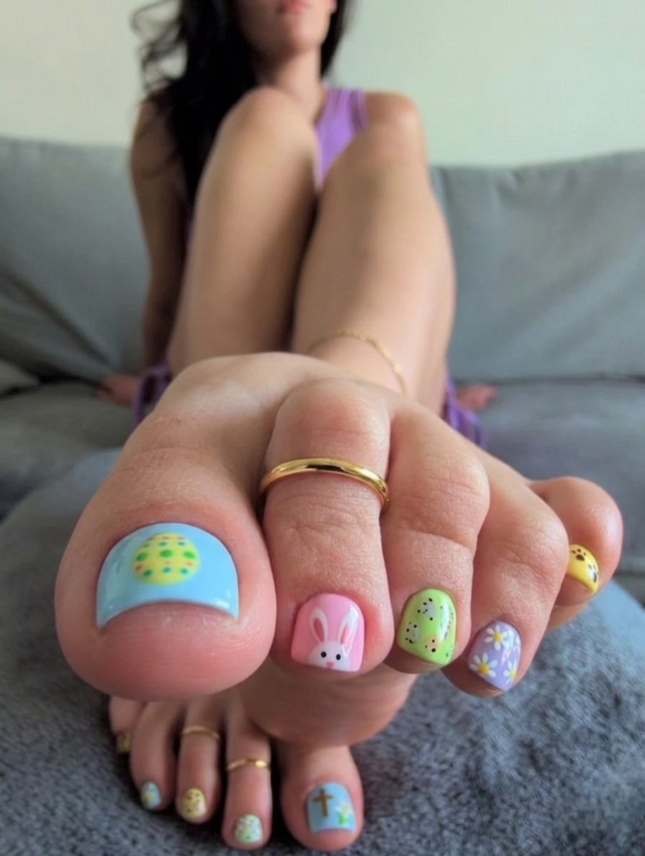 FeetFinder.com tweet media