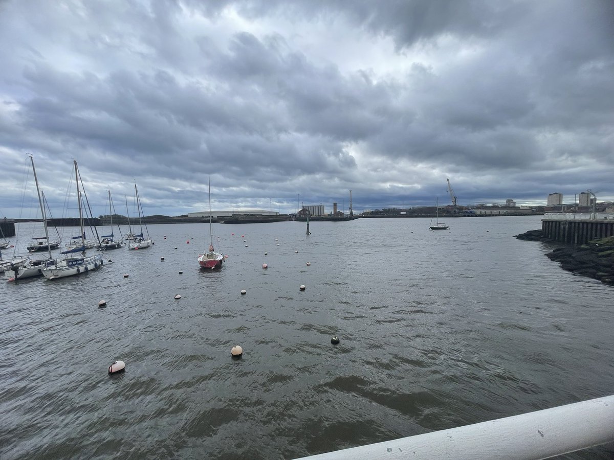 devereux1655's tweet image. Decided to take myself to the beach for a blustery walk- got soaked in a shower- tide was high- saw some boats and had a cuppa! #GoodFriday #walking #beach