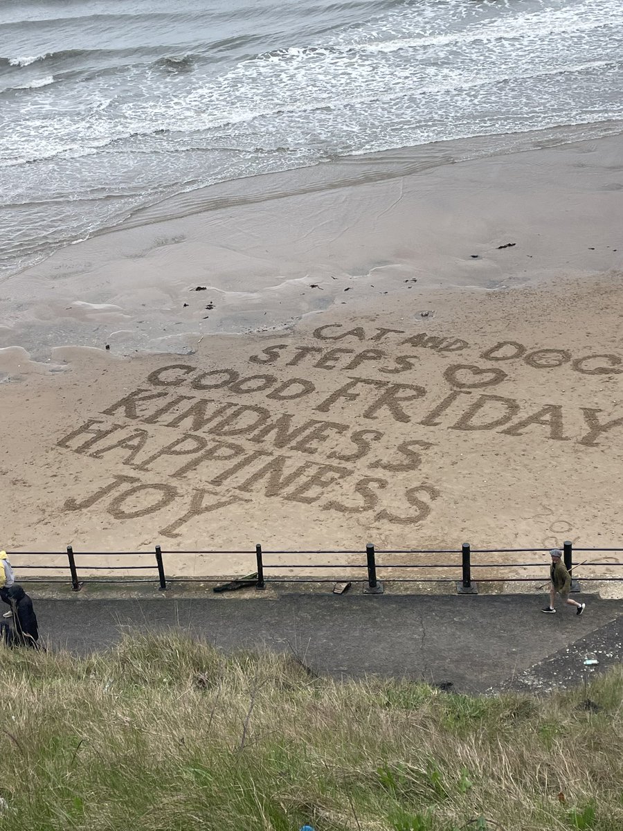 devereux1655's tweet image. Decided to take myself to the beach for a blustery walk- got soaked in a shower- tide was high- saw some boats and had a cuppa! #GoodFriday #walking #beach