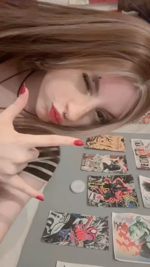 aPoppie_'s tweet photo. the artist vs the art 🤡 https://t.co/APHG3efVg0
