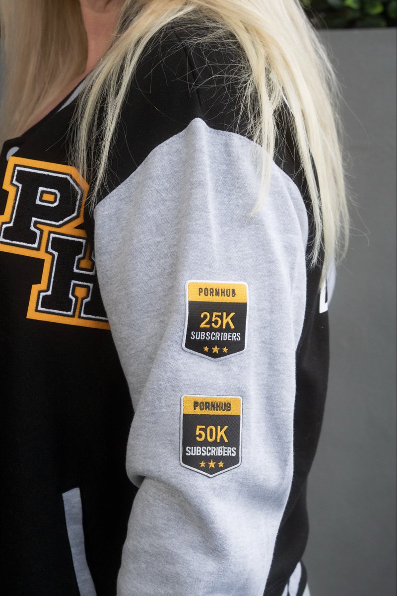 Lila_lovelyxxx's tweet photo. Shoutout to my Lovely League of Gooners — my @Pornhub Letterman Jacket just landed 🧴📱💋 https://t.co/0odiEnYQOB