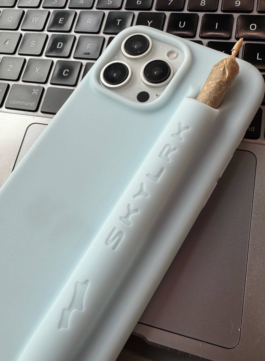 Outlander Magazine tweet media