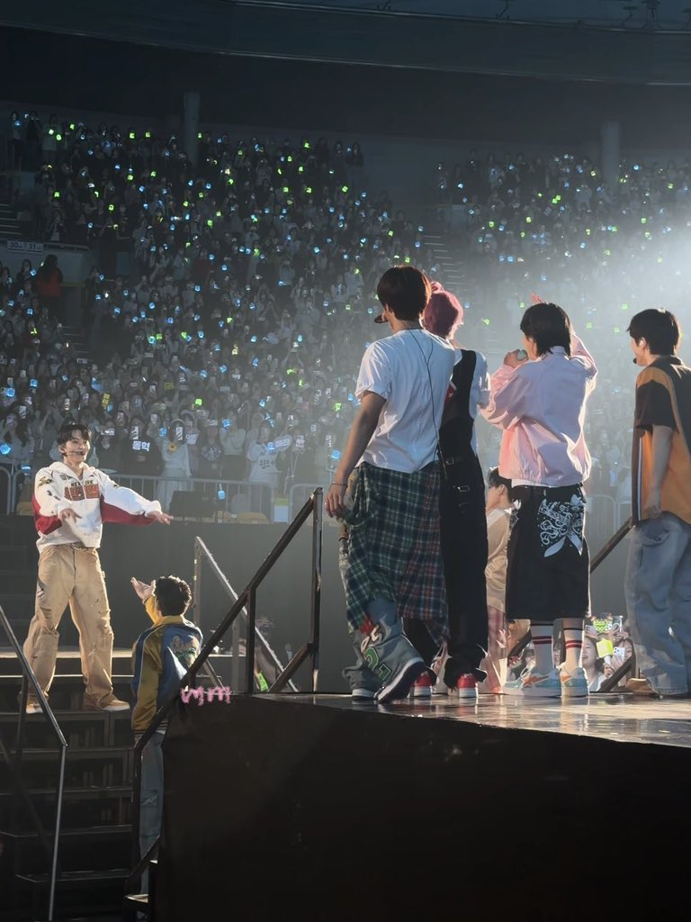 𝄞⨾𓍢ִ໋ tweet media