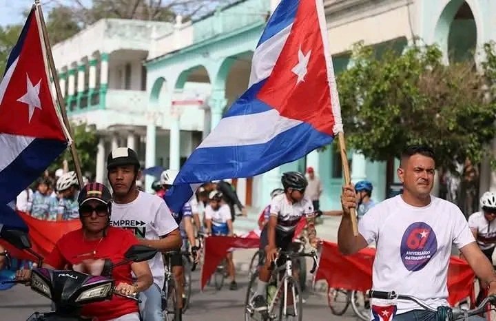 Instantáneas desde Las Tunas🌵 de nuestra juventud sobre ruedas, por #Cuba y por #Fidel. 🇨🇺

#TumbaElBoqueo #UJCdeCuba